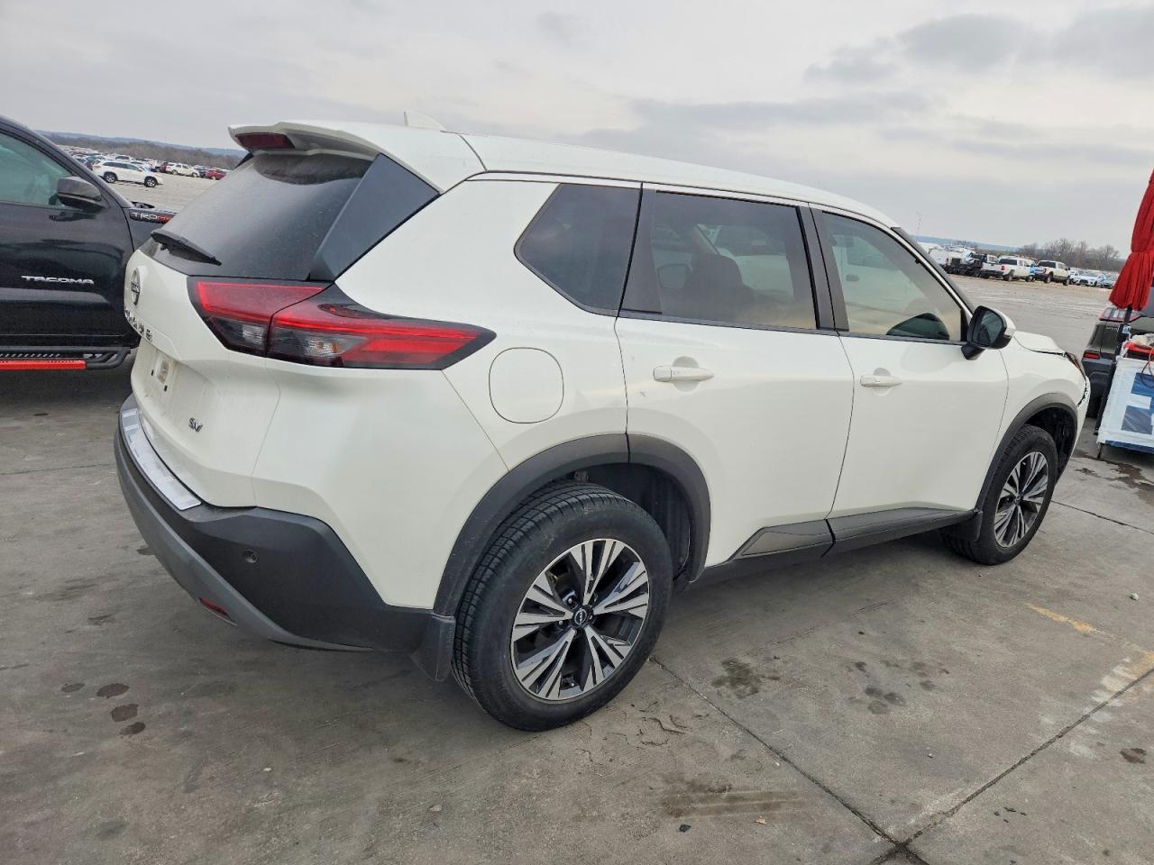 2023 Nissan Rogue Sv - Фото 3