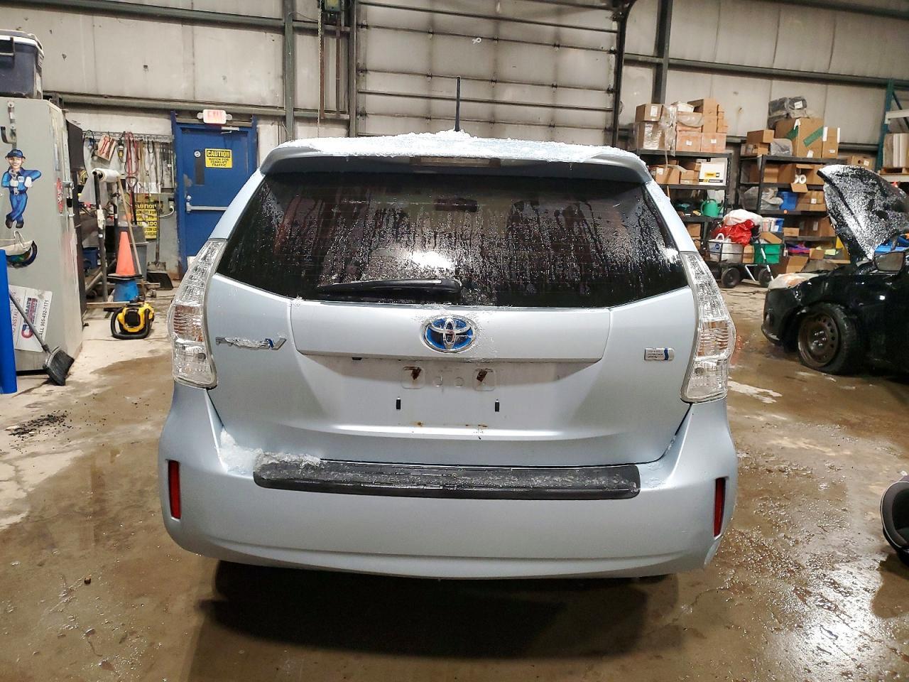 2012 Toyota Prius V - Фото 6