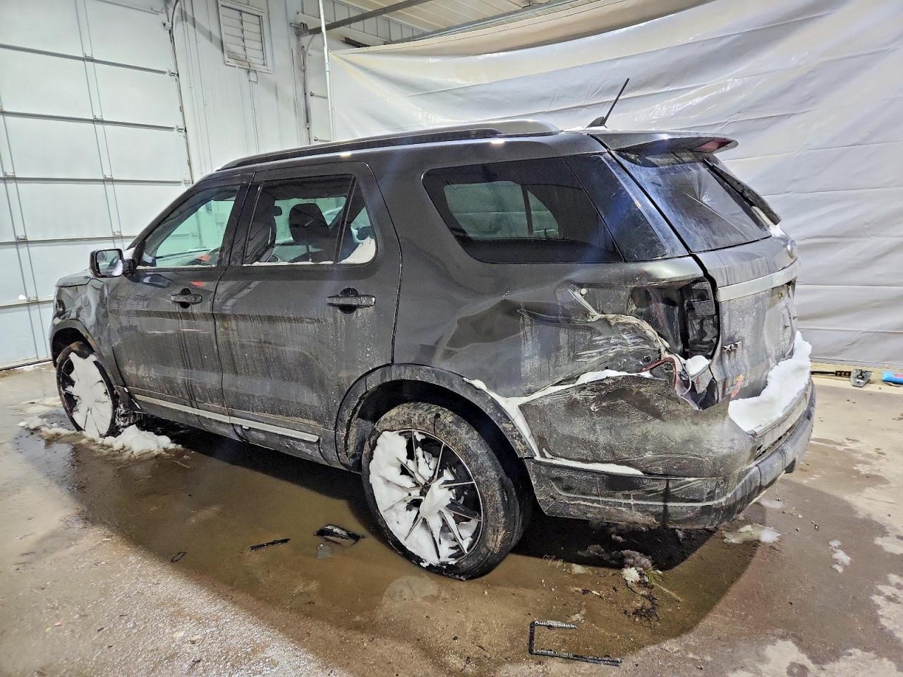 2018 Ford Explorer Xlt - Фото 2