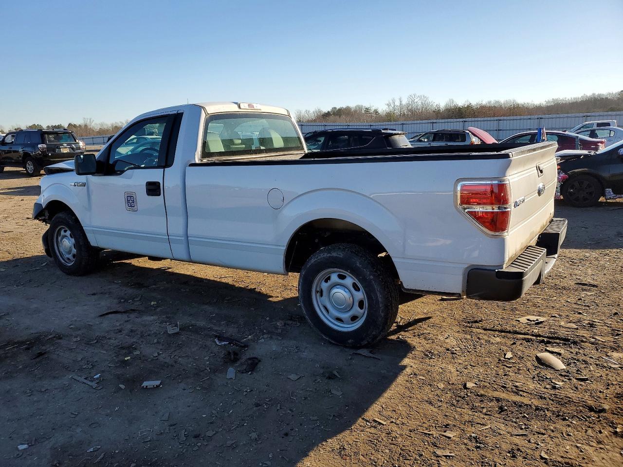 2014 Ford F150 - Фото 2