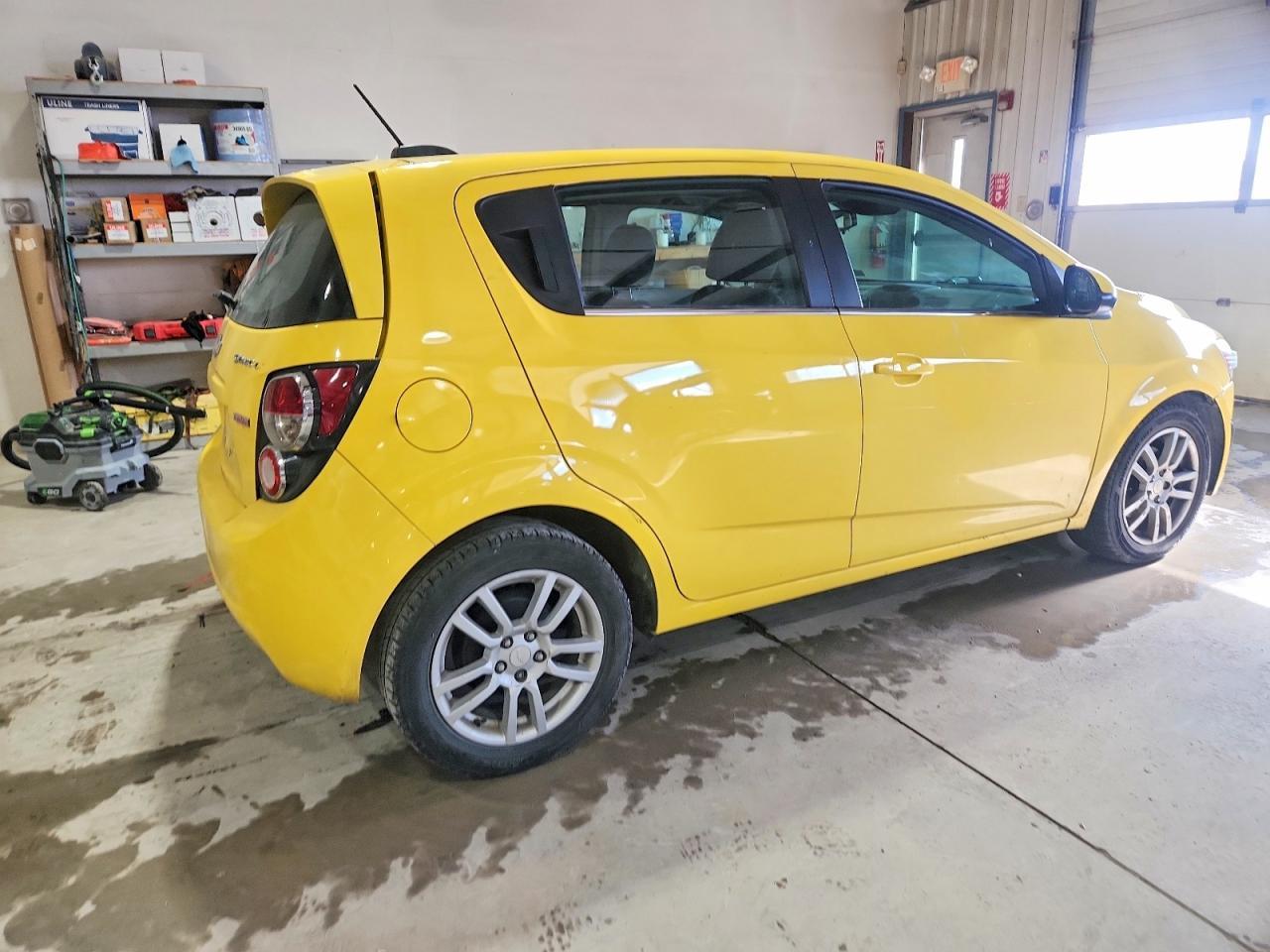 2016 Chevrolet Sonic Lt - Image 3