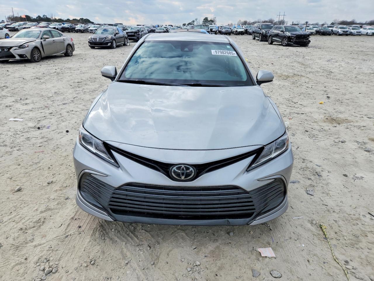 2022 Toyota Camry Le - Фото 5