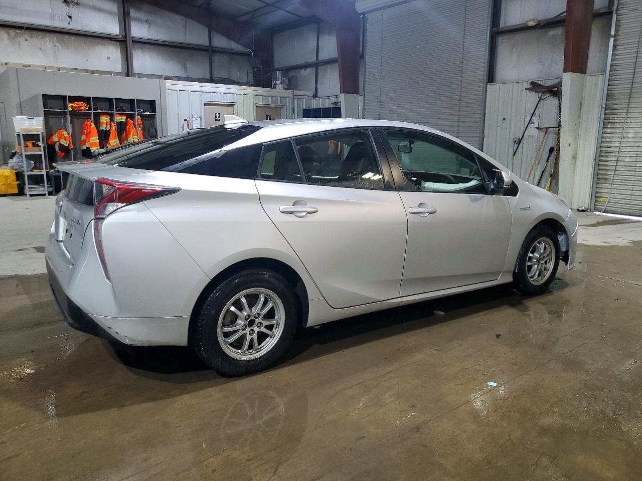 2016 Toyota Prius - Фото 3