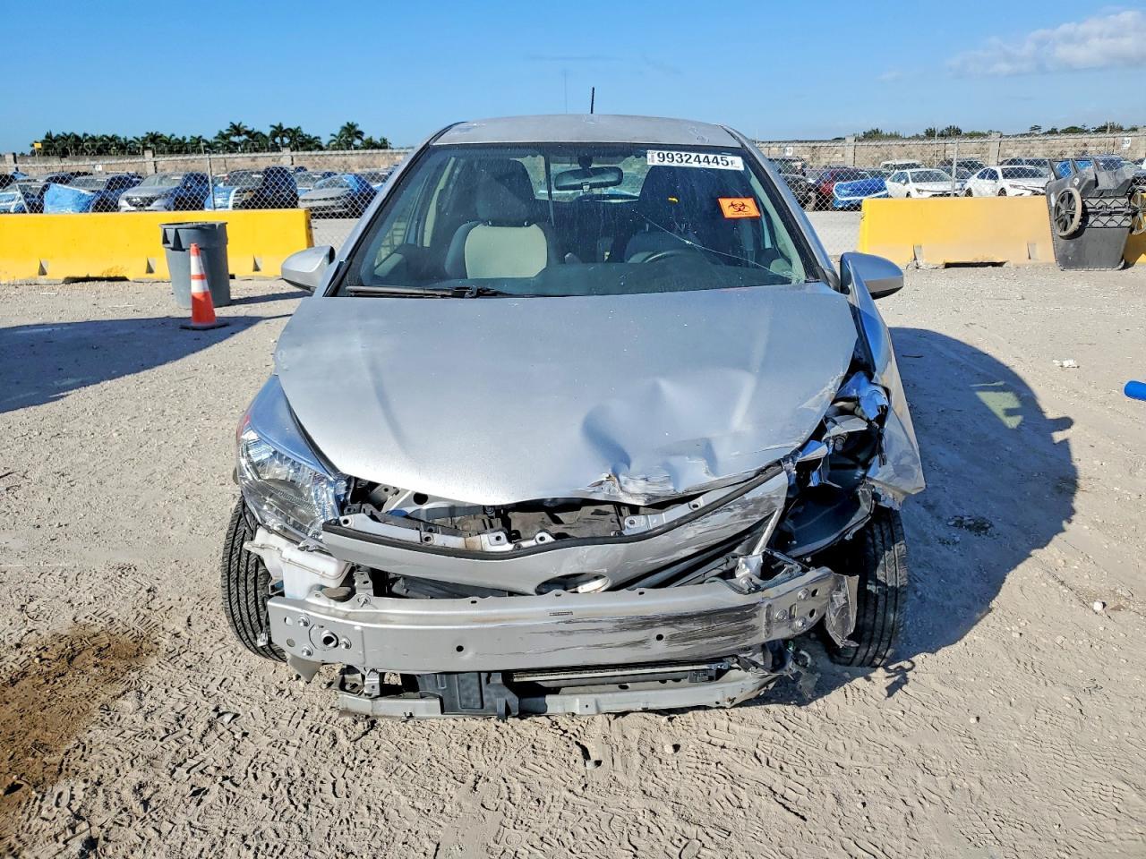 2014 Toyota Yaris 5-Door Le - Image 5