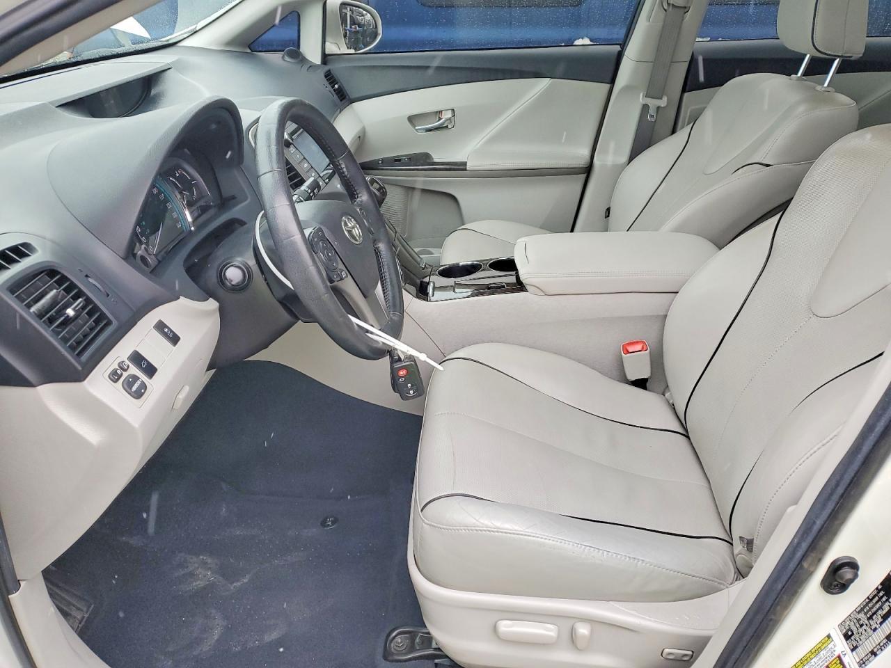 2015 Toyota Venza Le - Image 7