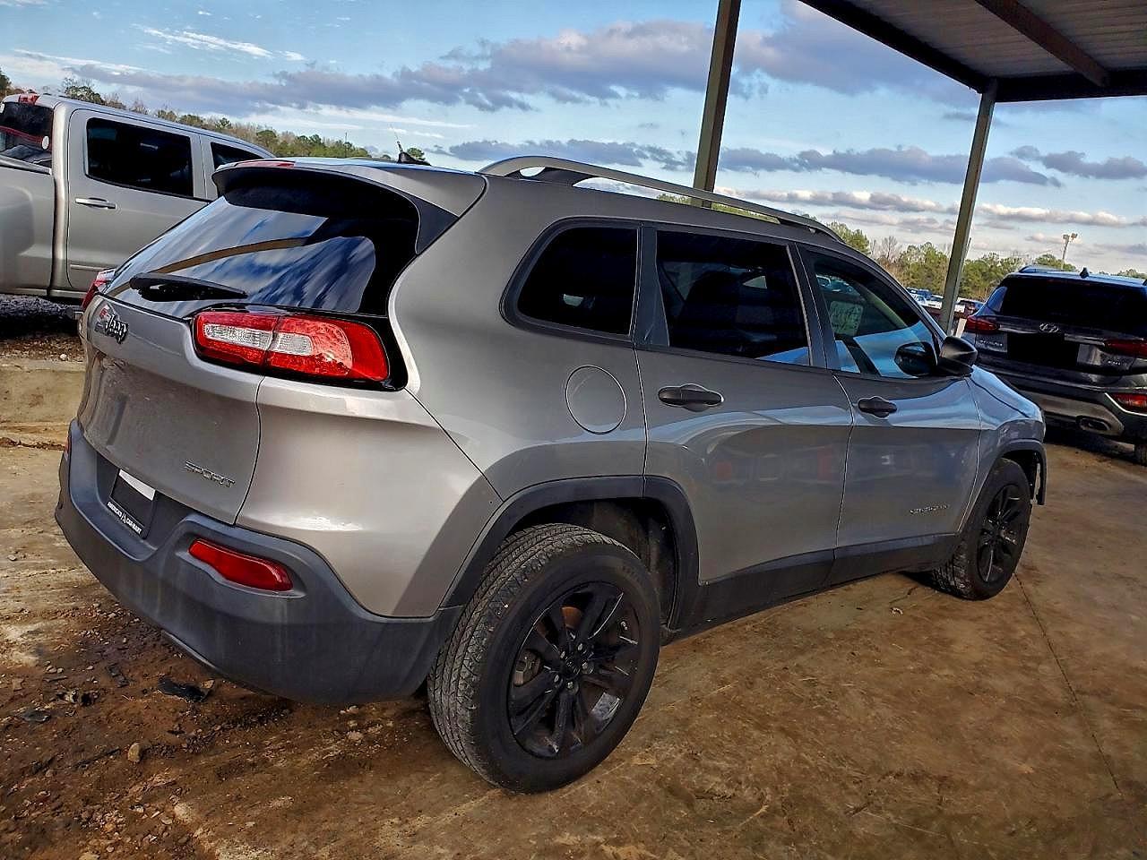 2015 Jeep Cherokee Sport - Image 3