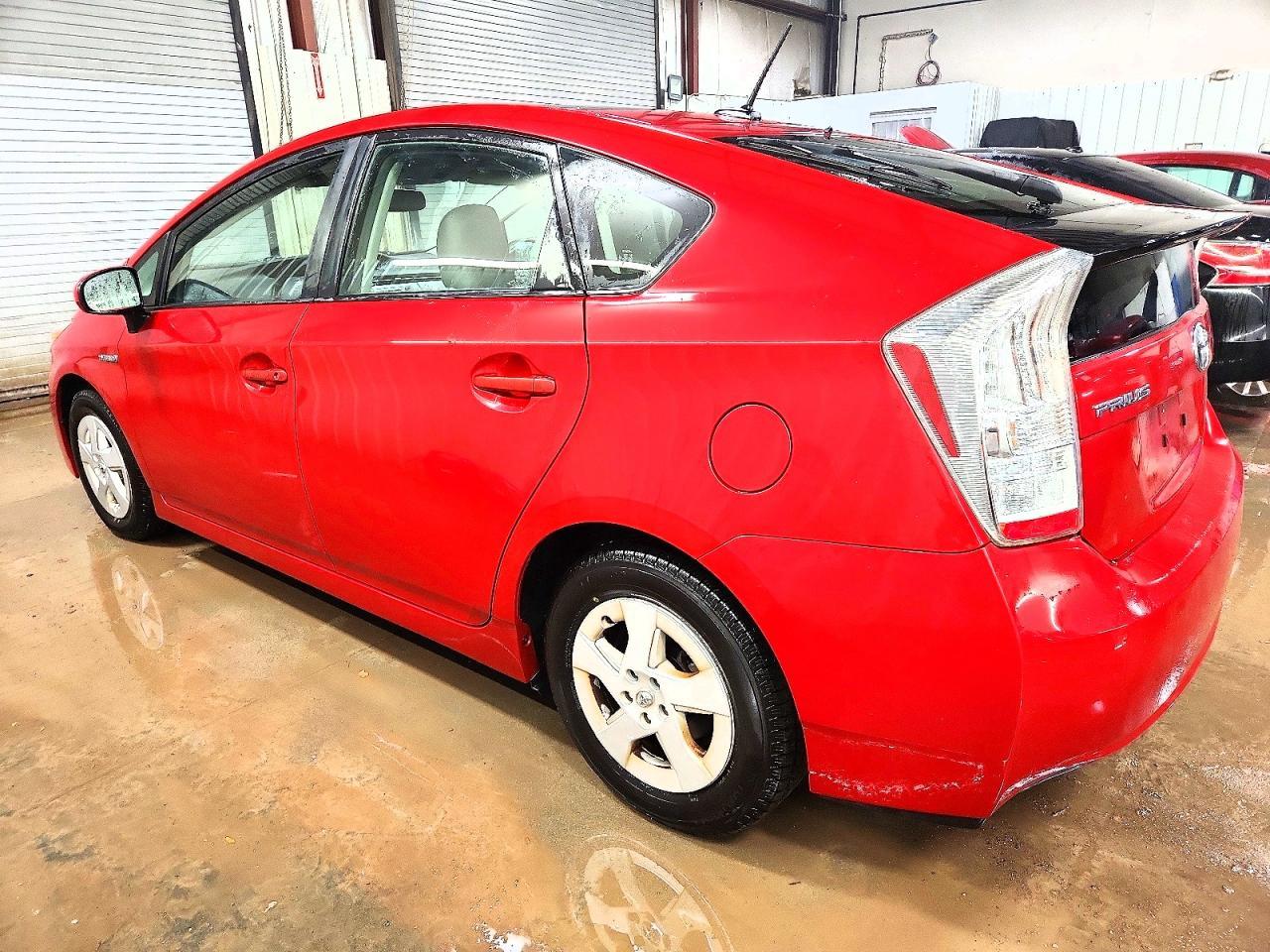 2010 Toyota Prius Iv - Image 2