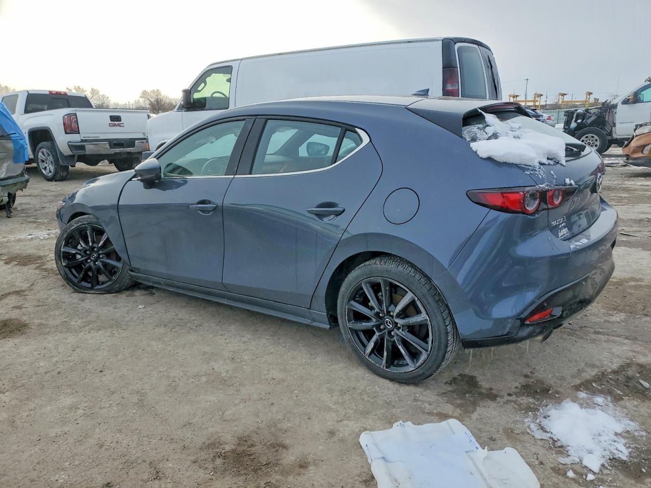 2021 Mazda 3 Premium - Фото 2