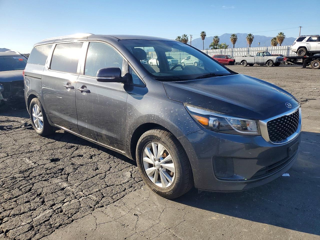 2016 Kia Sedona Lx - Image 4