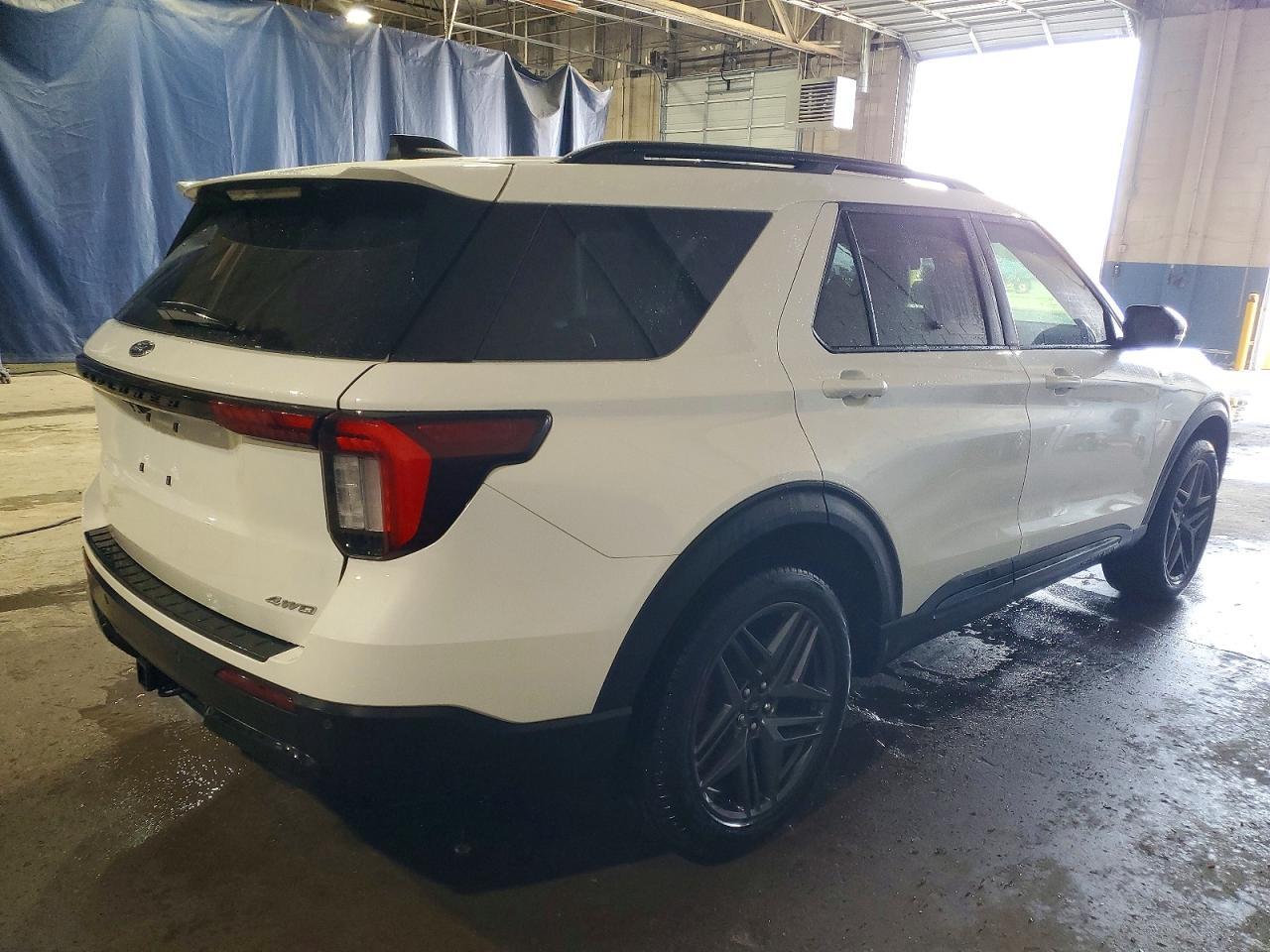 2025 Ford Explorer St-Line - Image 3