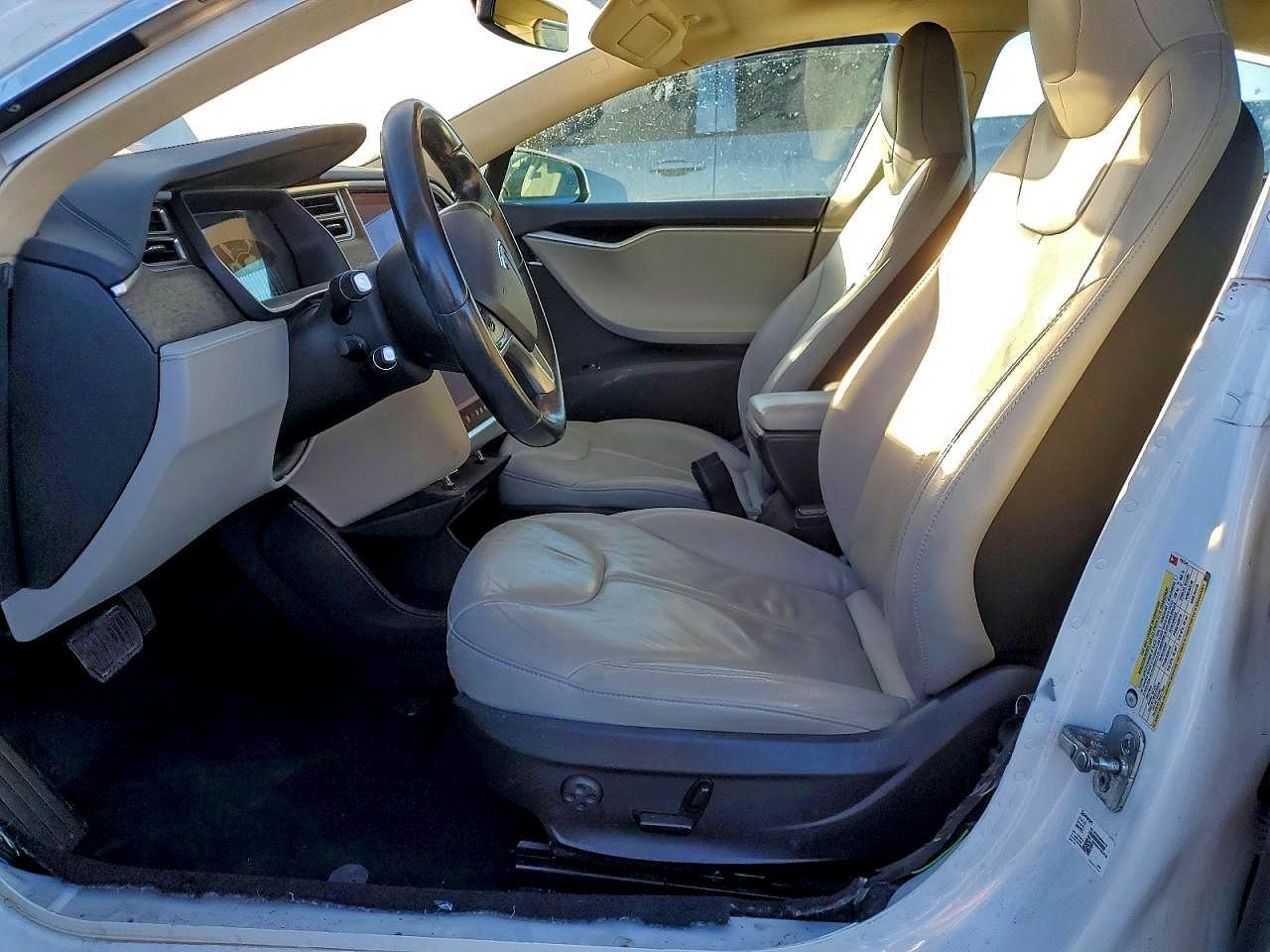 2014 Tesla Model S - Image 7