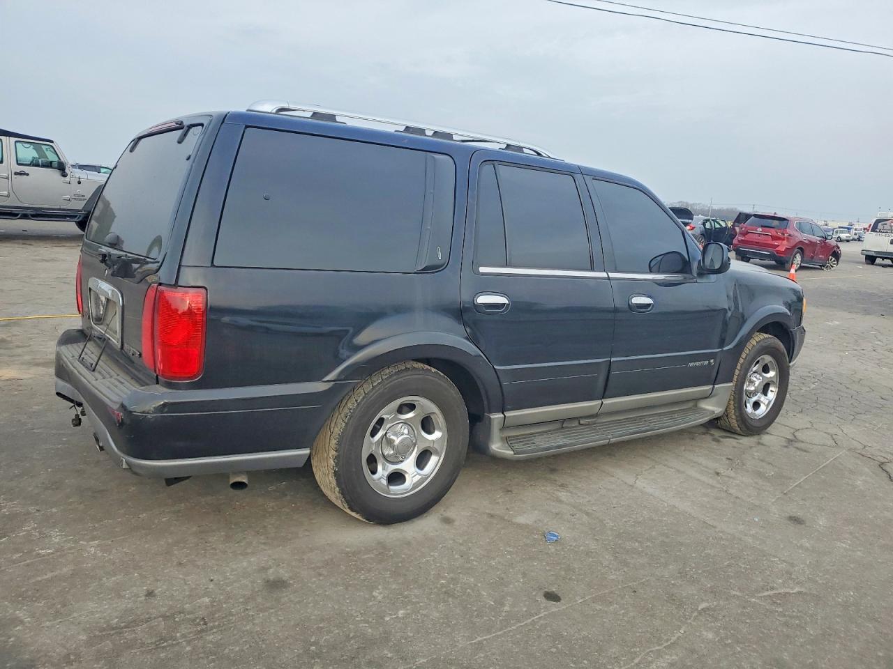 2001 Lincoln Navigator - Image 3
