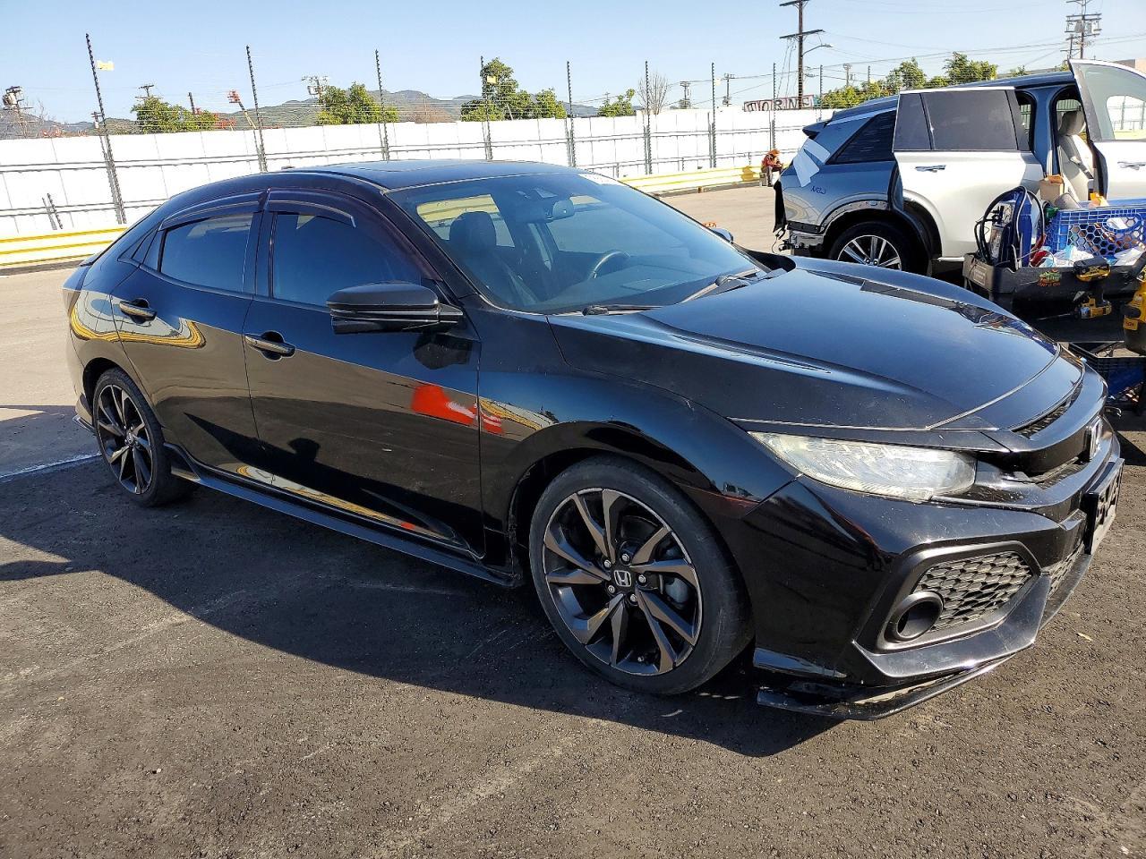 2017 Honda Civic Sport Touring - Фото 4