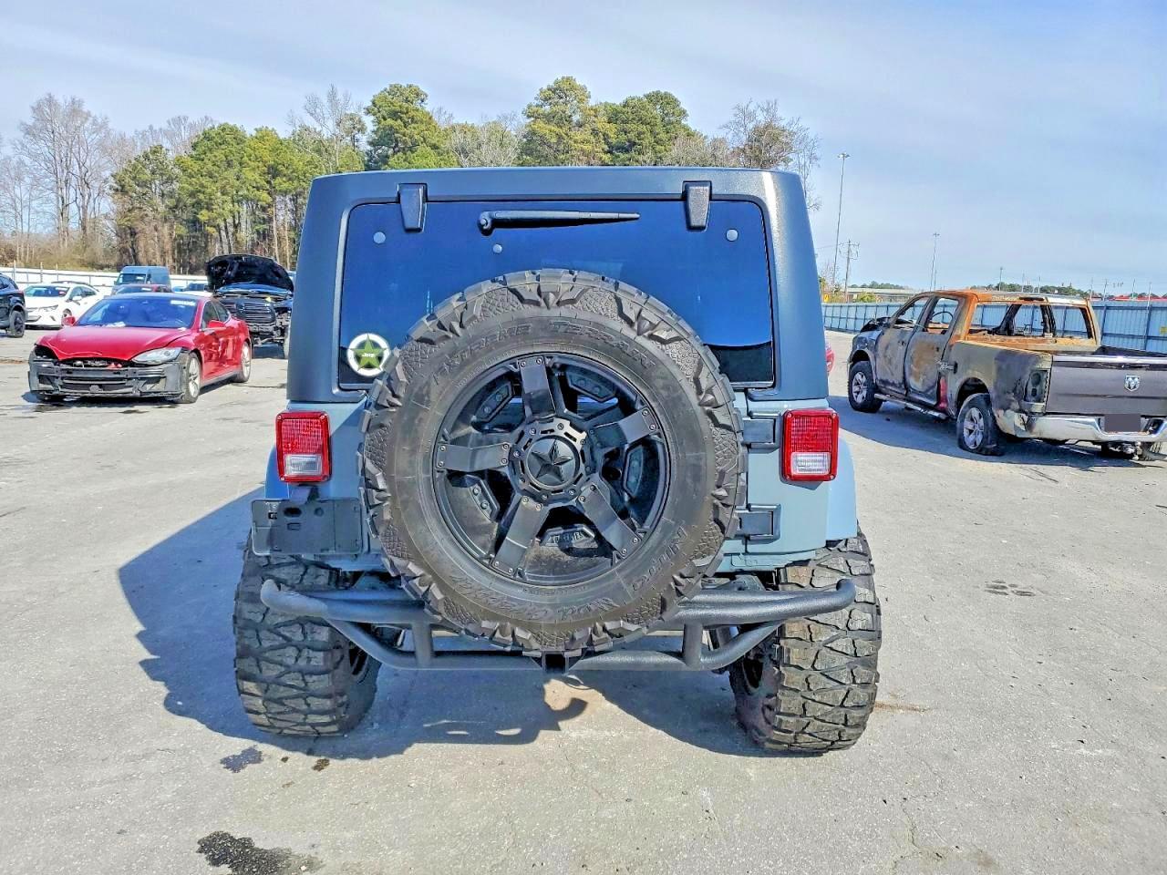 2015 Jeep Wrangler Unlimited Sahara - Image 6