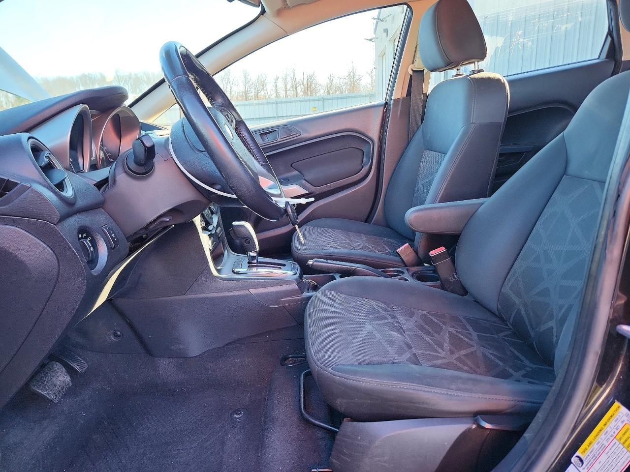 2013 Ford Fiesta Se - Фото 7