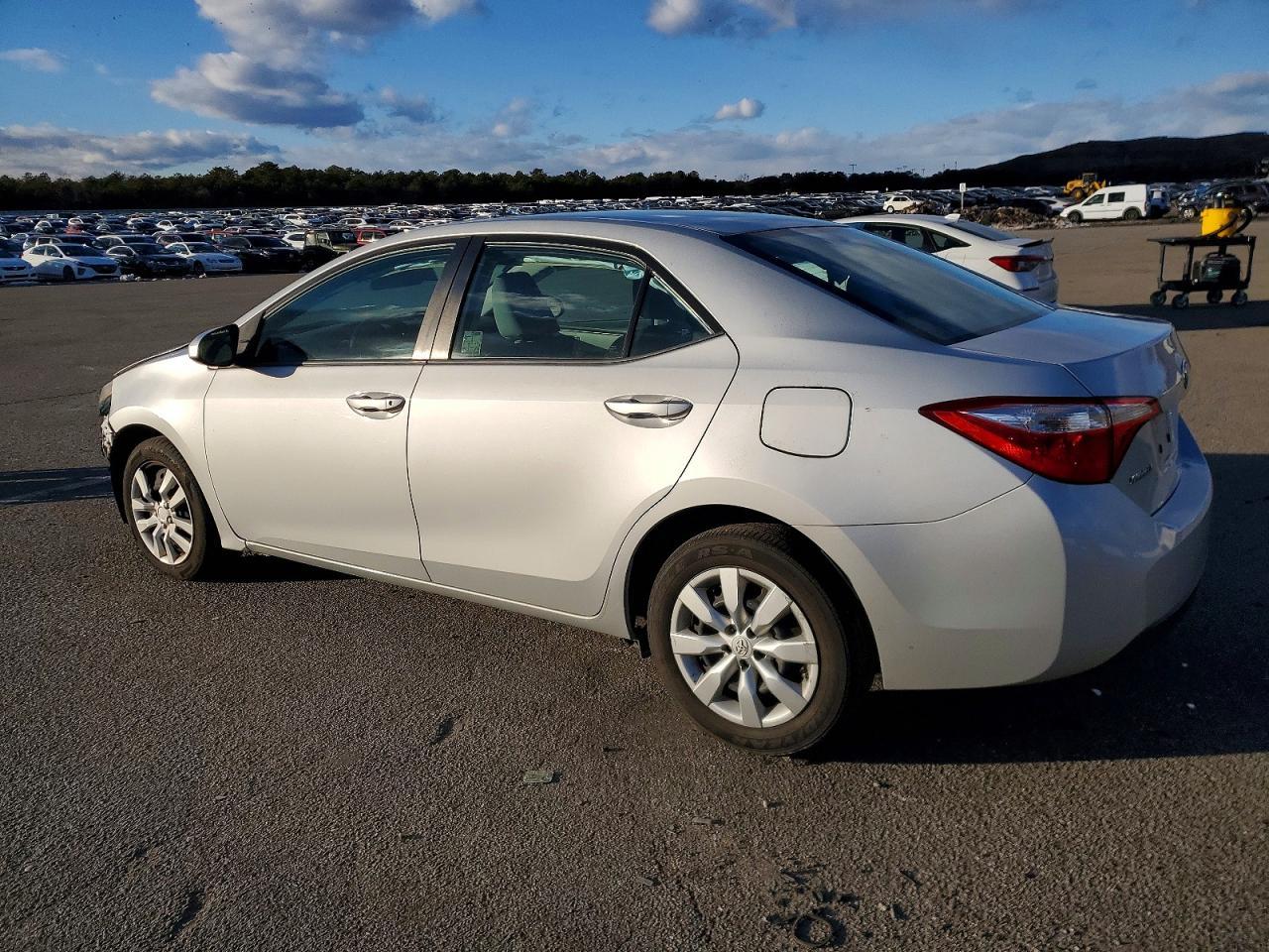 2015 Toyota Corolla Le - Фото 2