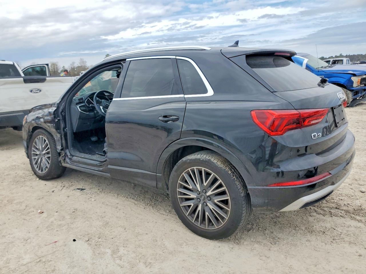 2021 Audi Q3 Premium 40 - Фото 2