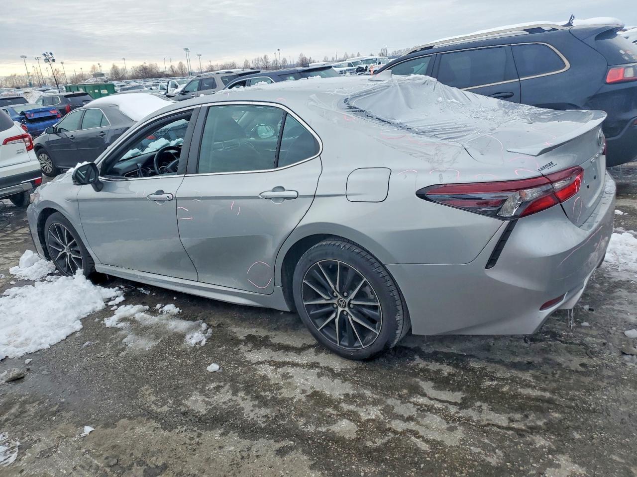 2022 Toyota Camry Se - Фото 2