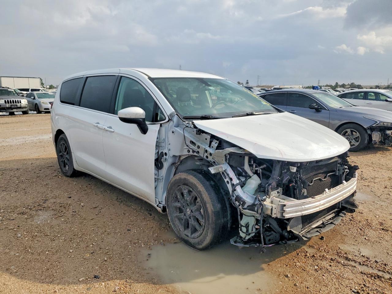 2022 Chrysler Voyager Lx - Фото 4