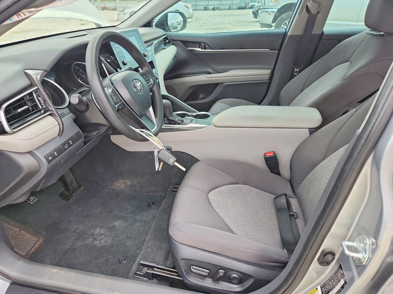 2022 Toyota Camry Le - Фото 7