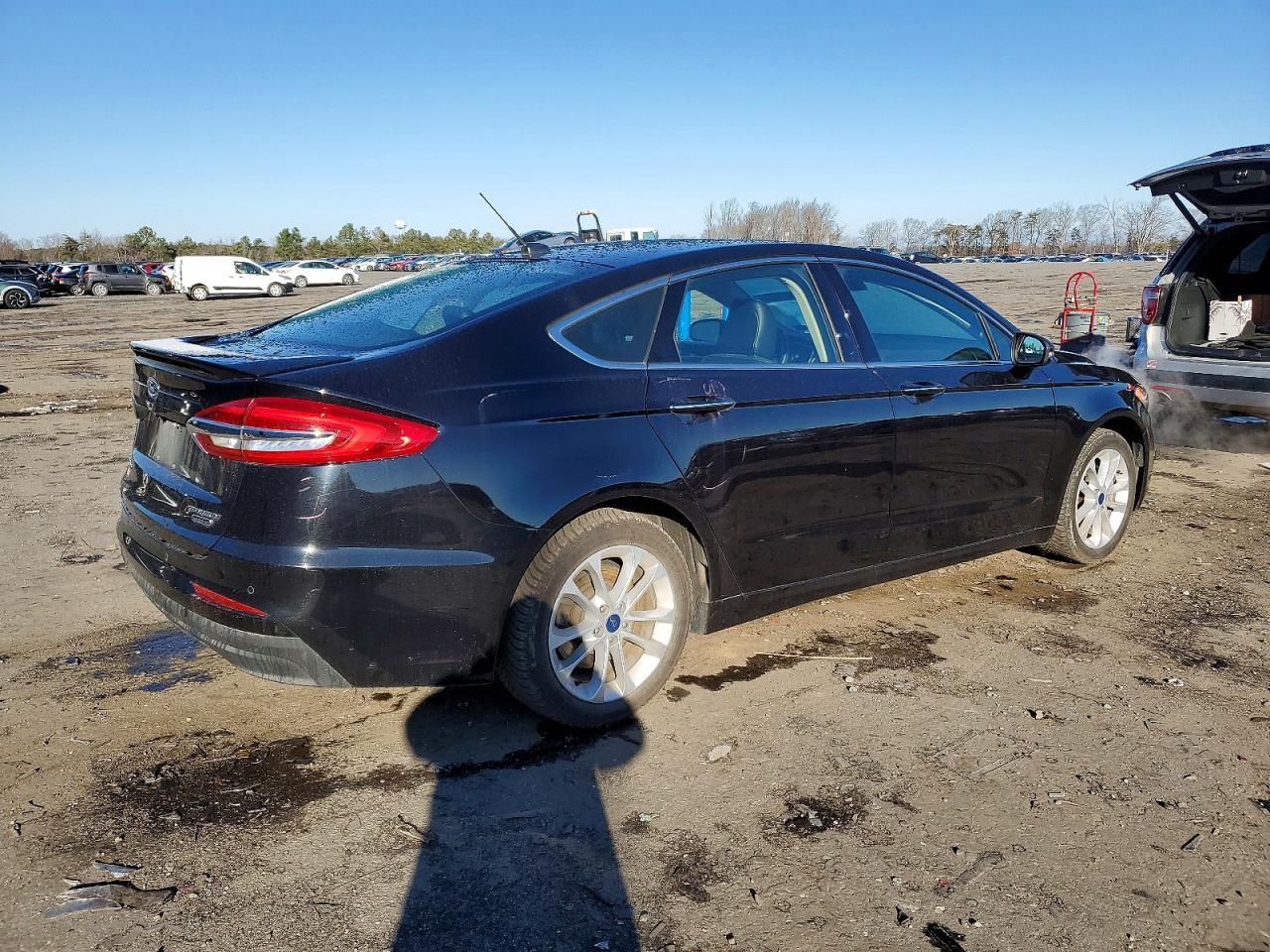 2020 Ford Fusion Titanium - Image 3
