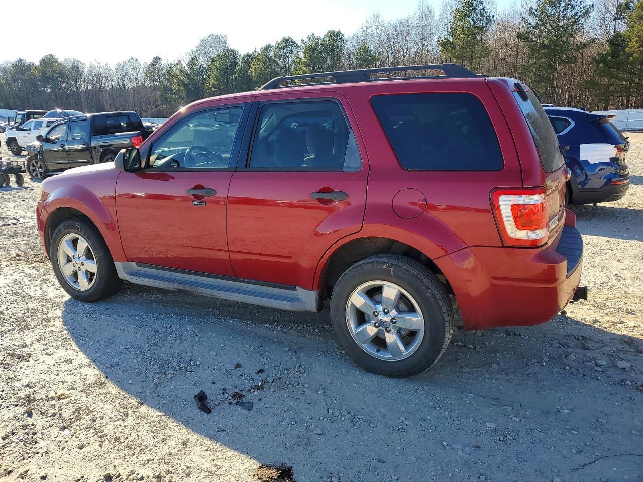 2011 Ford Escape Xlt - Image 2