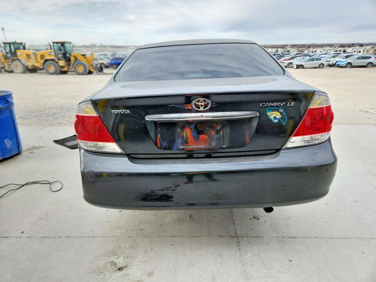 2005 Toyota Camry Le - Image 6