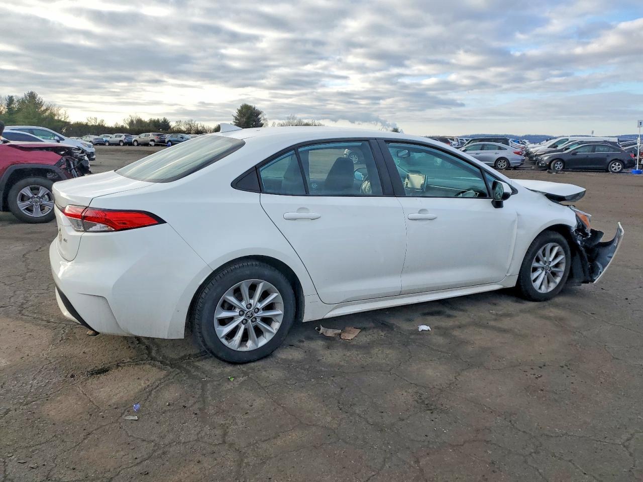 2021 Toyota Corolla Le - Фото 3