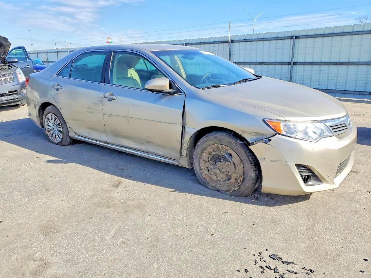 2014 Toyota Camry L - Image 4