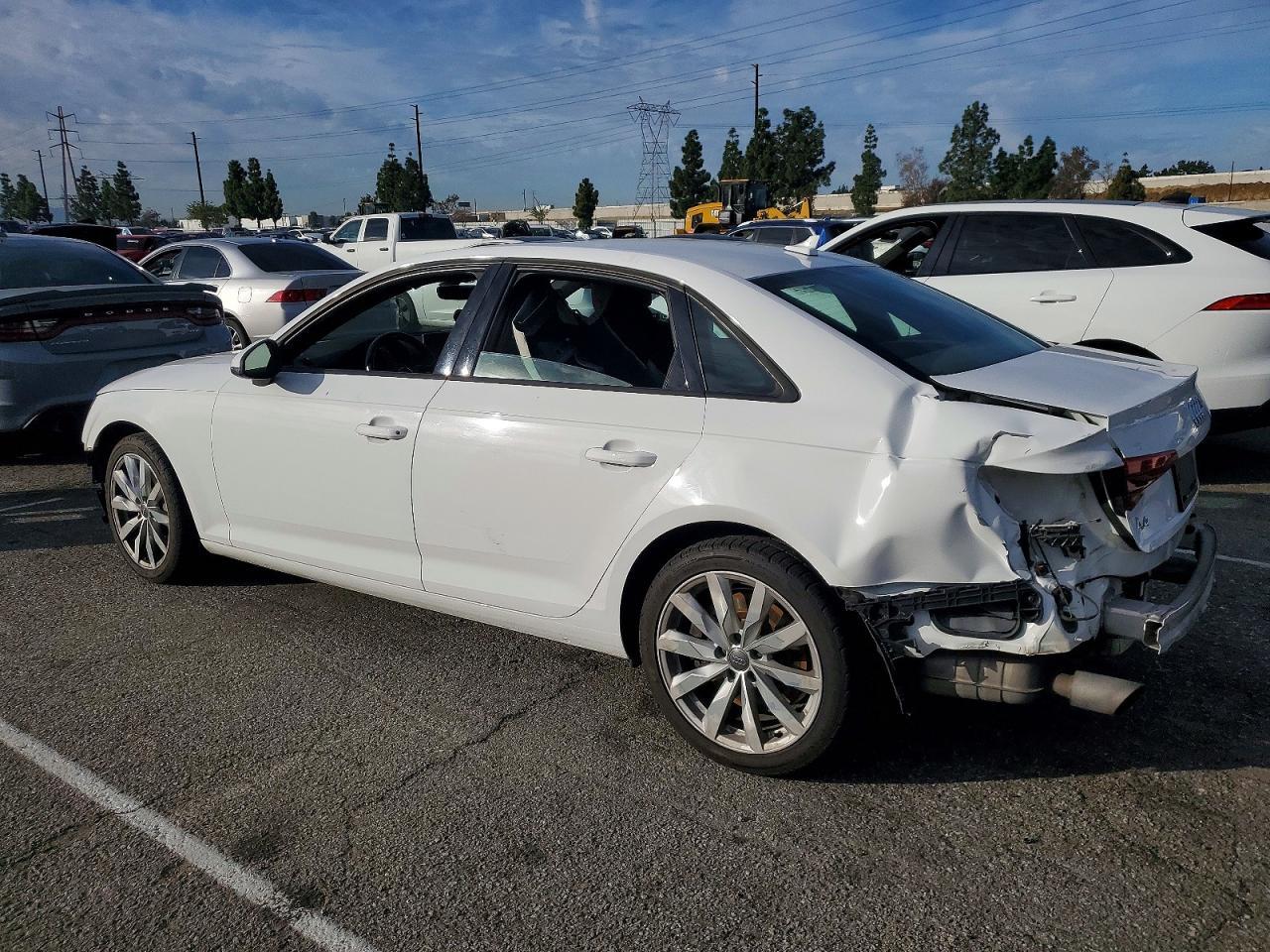2017 Audi A4 Premium - Фото 2