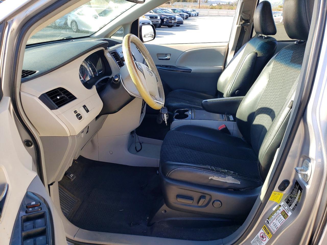 2012 Toyota Sienna Sport - Image 7