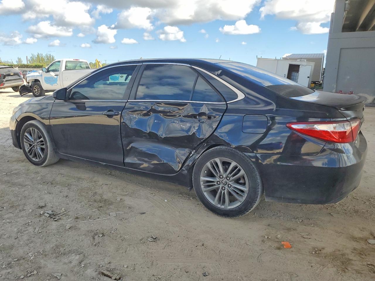 2015 Toyota Camry - Фото 2