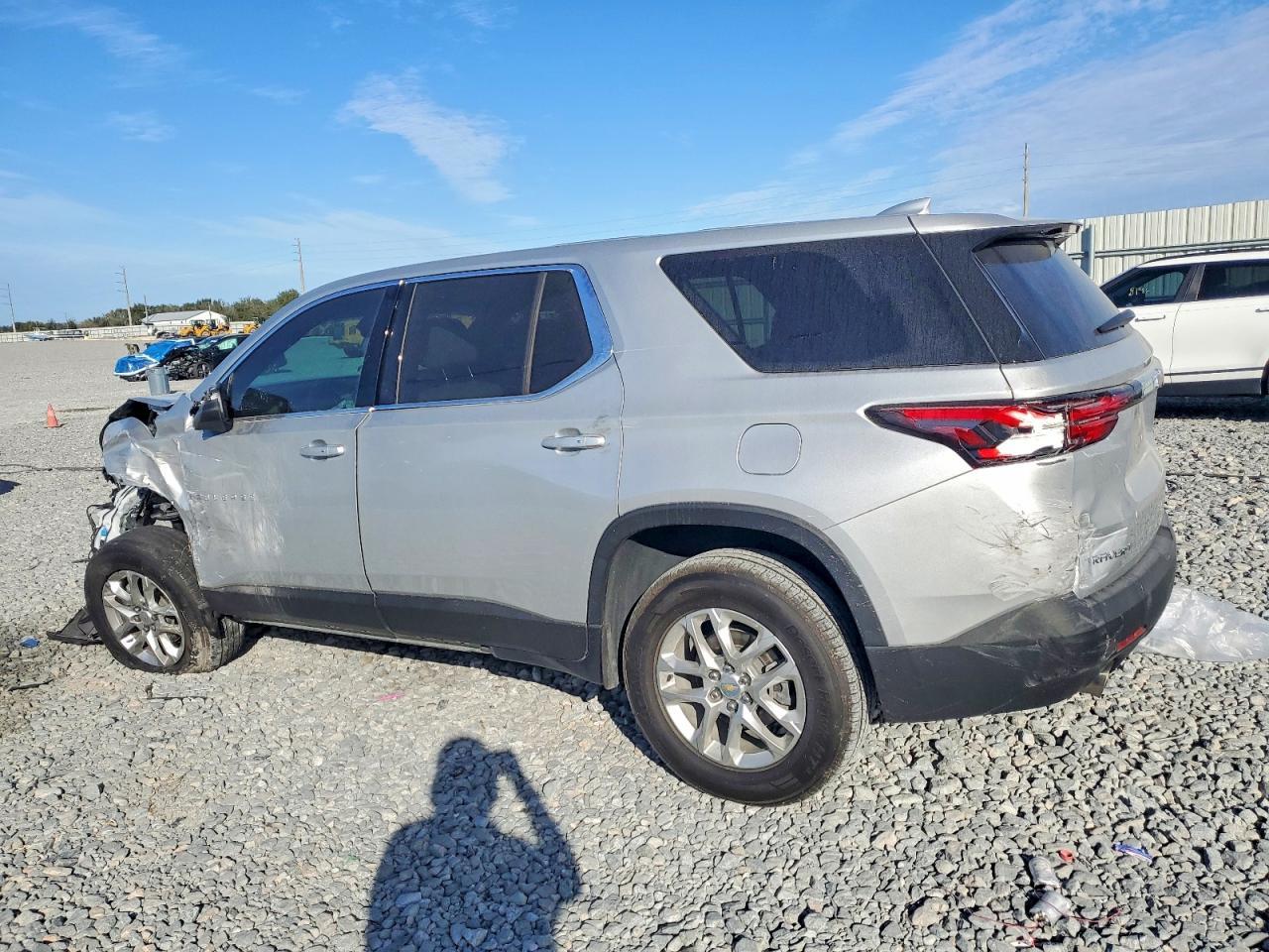 2022 Chevrolet Traverse Ls - Image 2