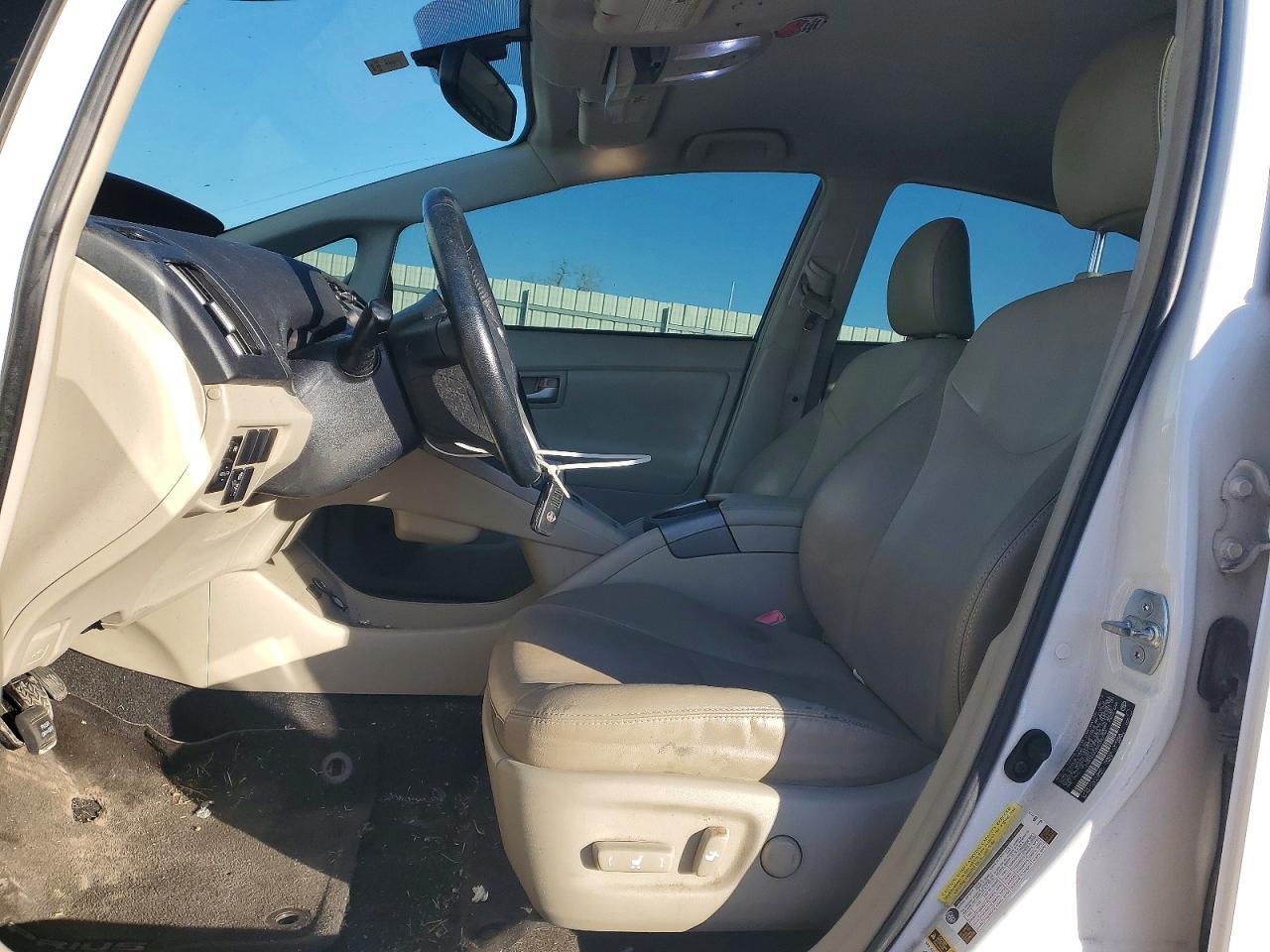 2013 Toyota Prius - Image 7