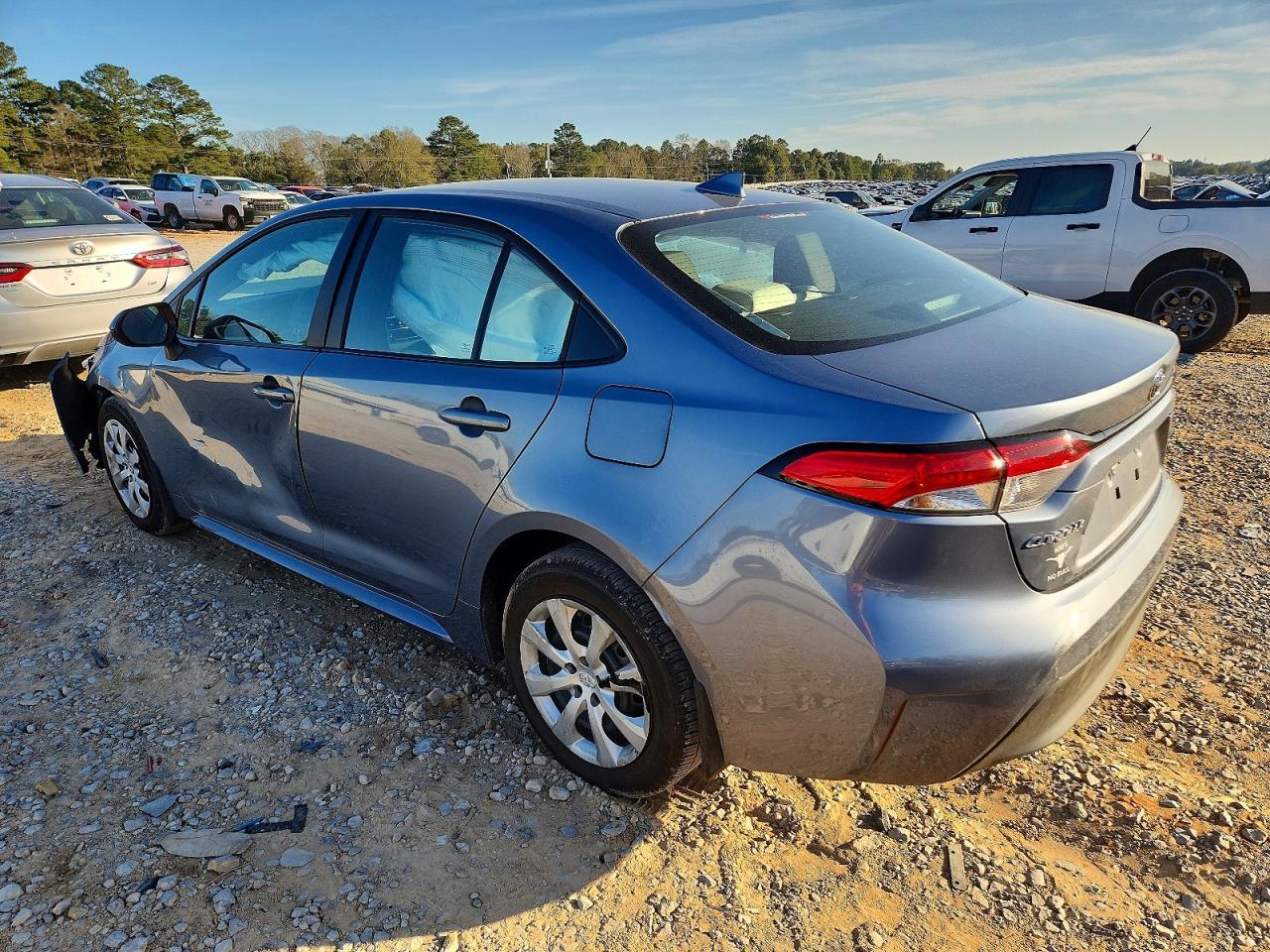 2025 Toyota Corolla Le - Фото 2
