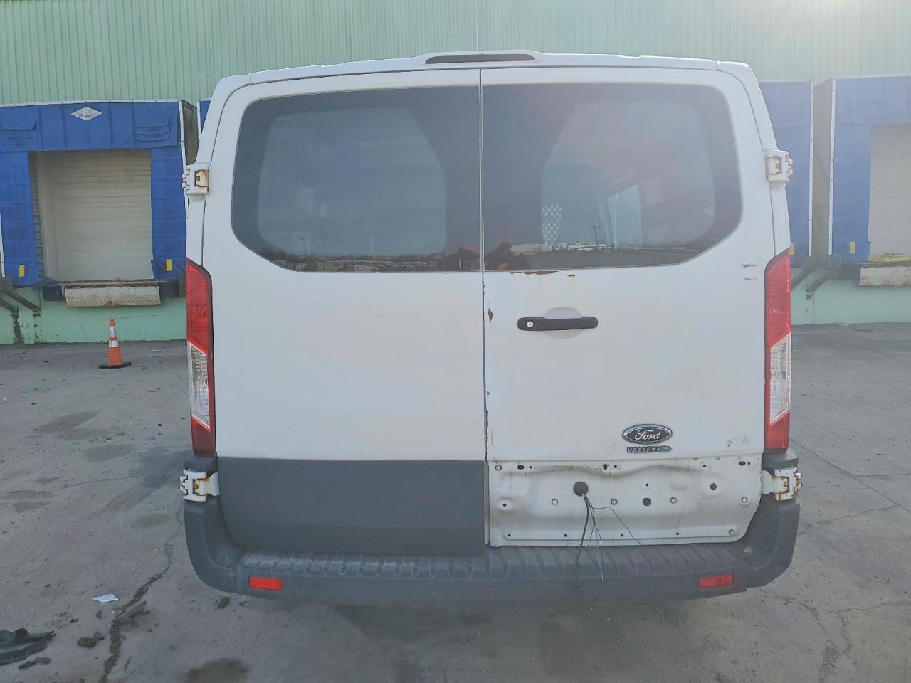 2018 Ford Transit T-250 Low Roof Cargo Van - Фото 6