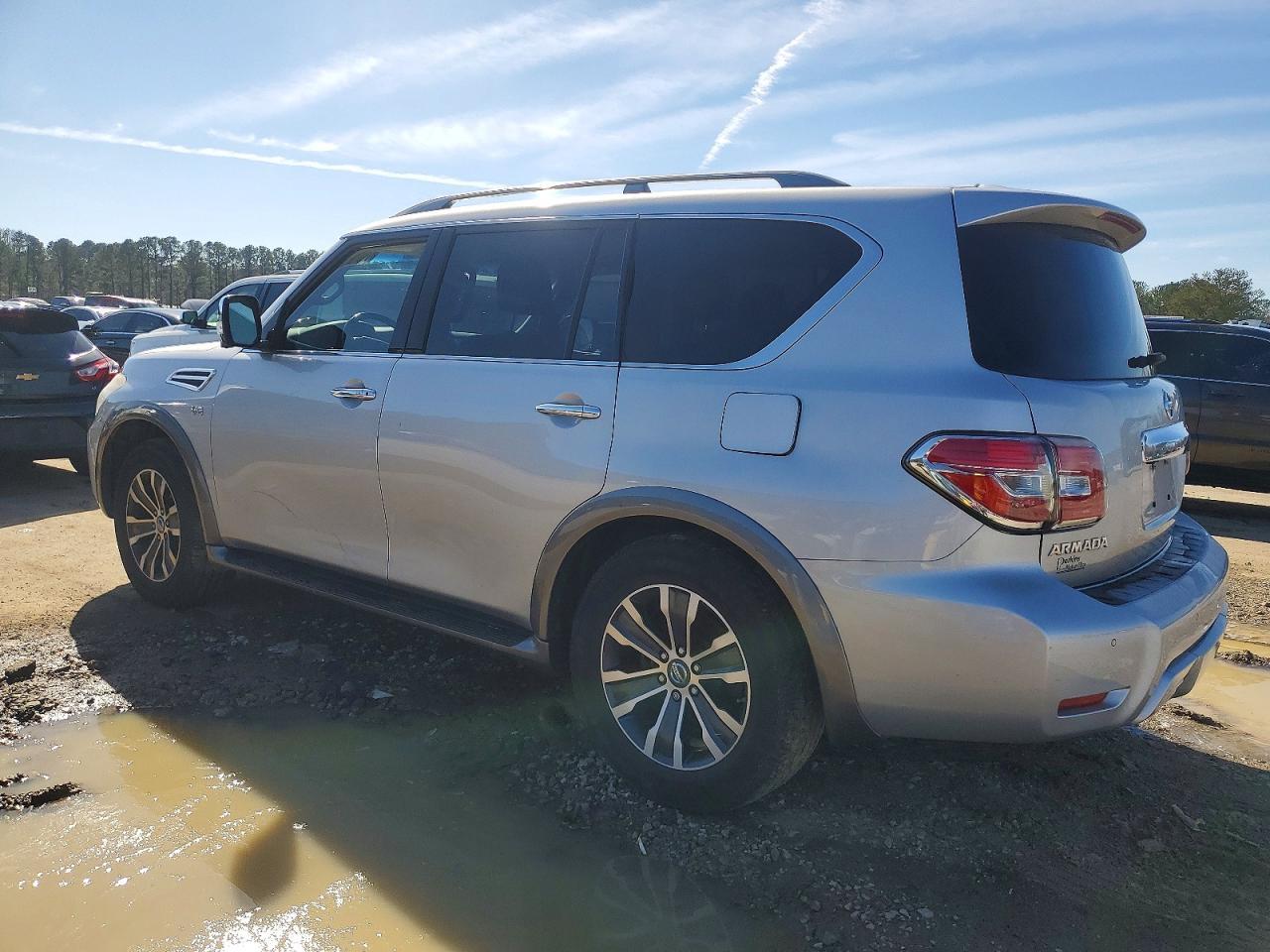 2017 Nissan Armada Sv - Image 2