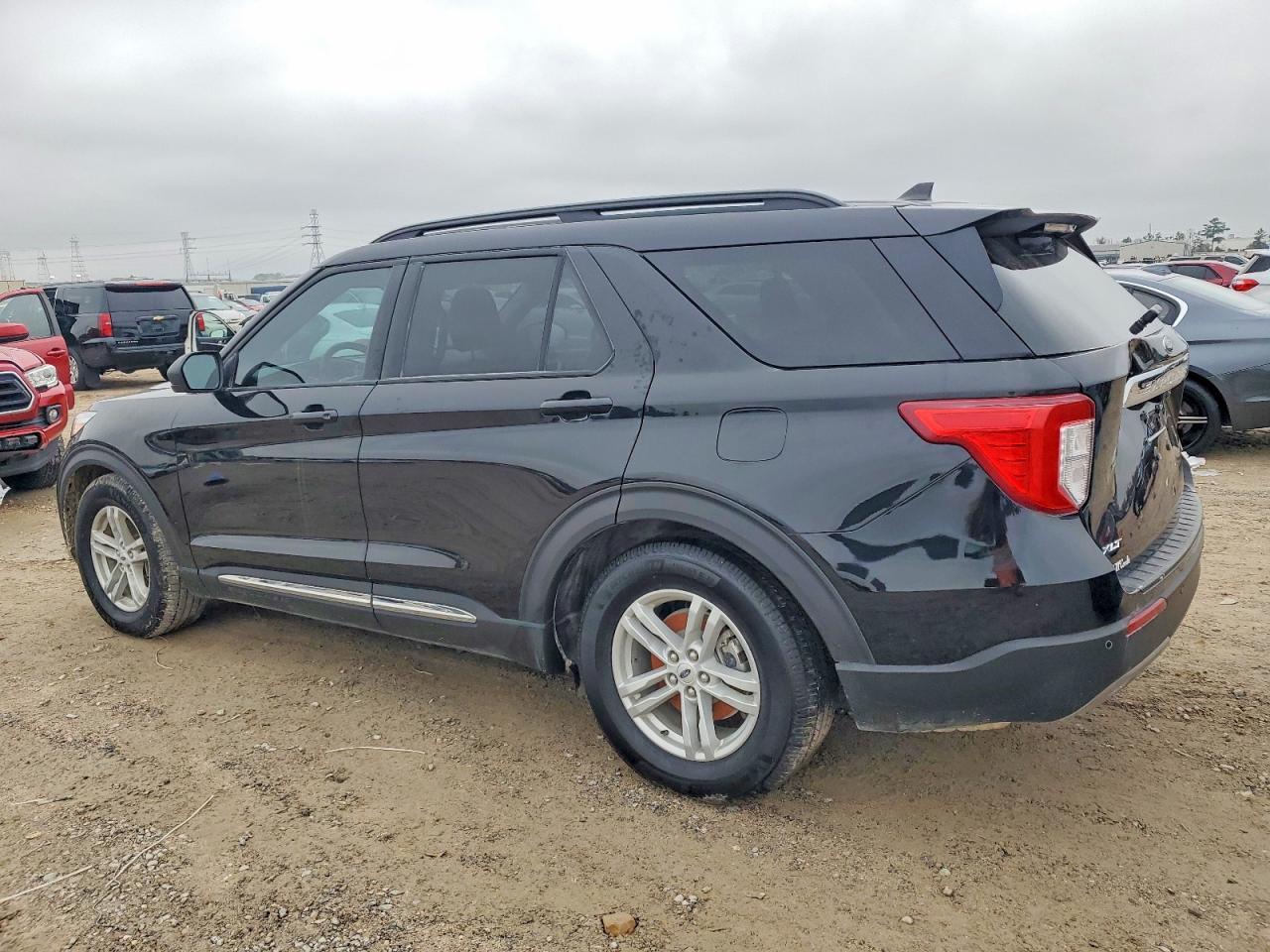 2023 Ford Explorer Xlt - Фото 2