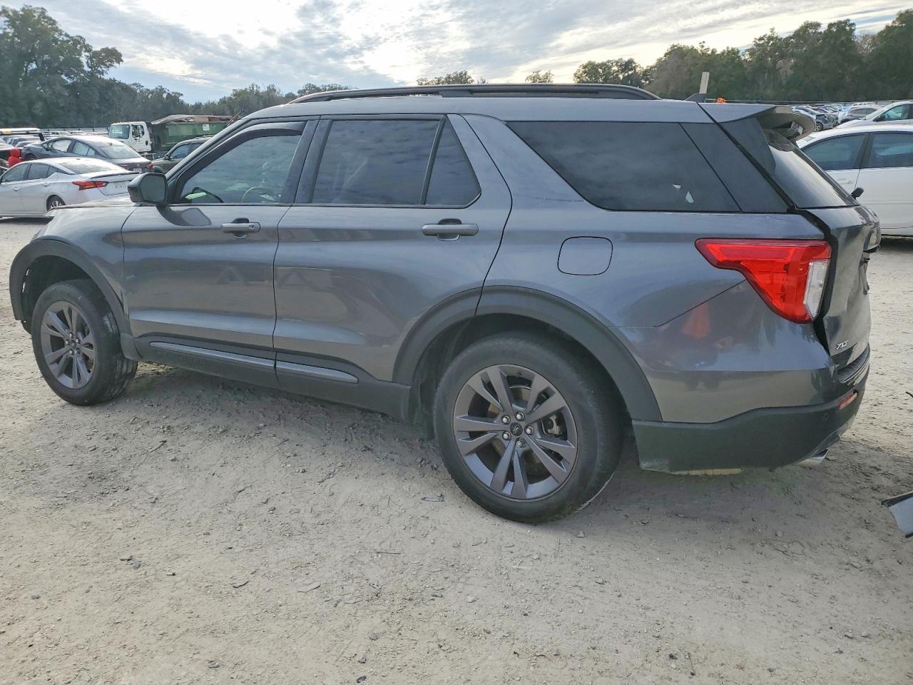 2022 Ford Explorer Xlt - Фото 2