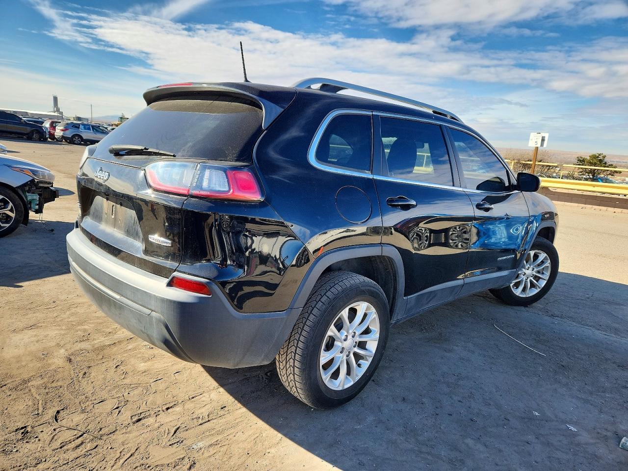 2019 Jeep Cherokee Latitude - Image 3