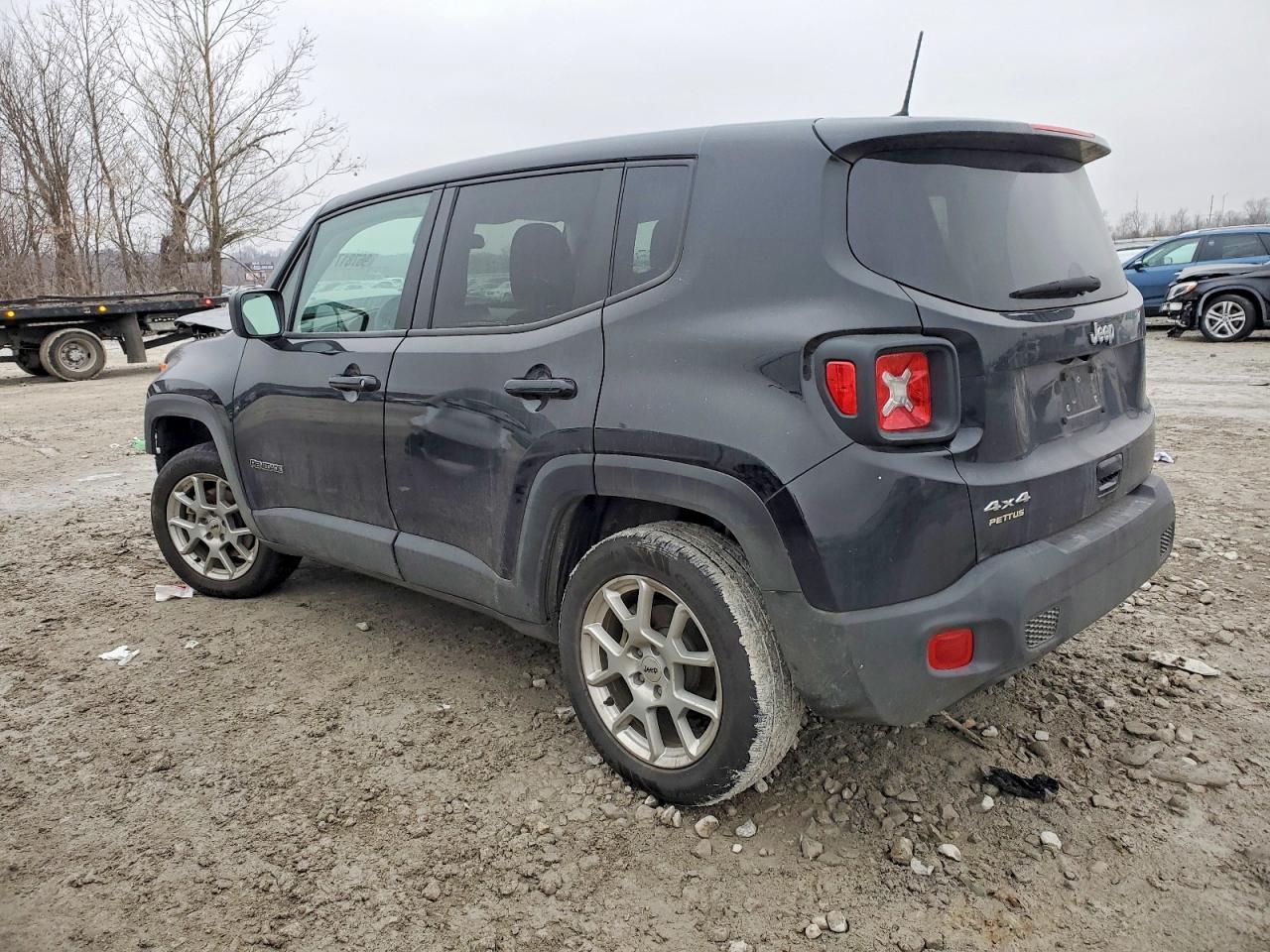 2023 Jeep Renegade Latitude - Фото 2
