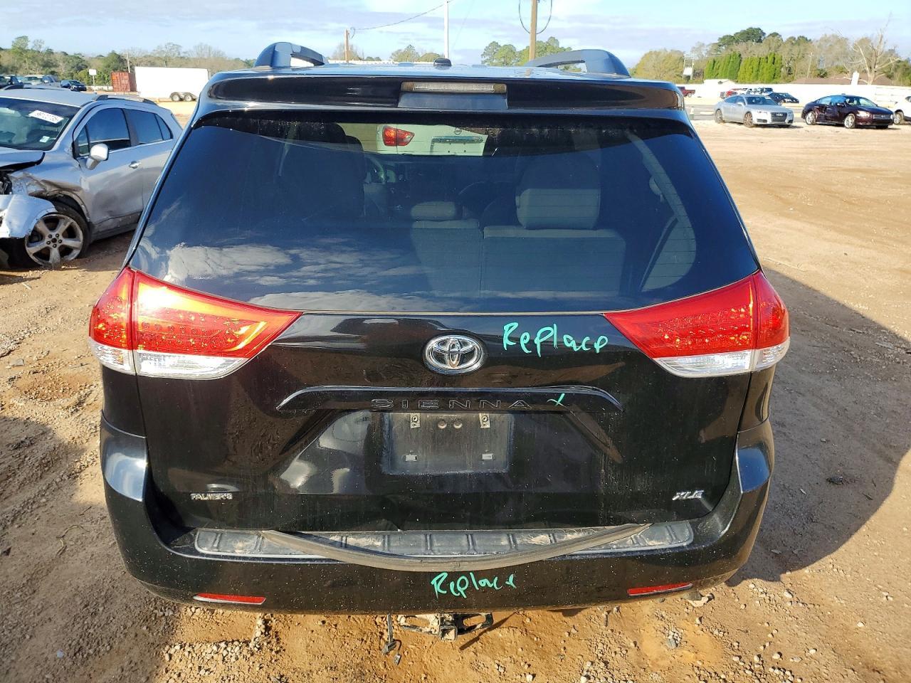 2013 Toyota Sienna Xle - Image 6