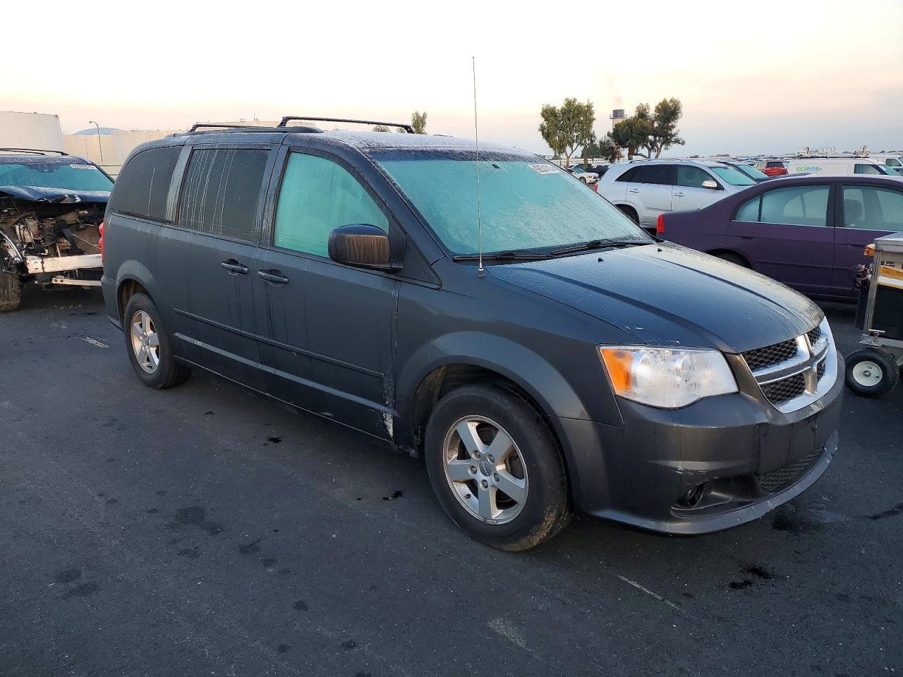2014 Dodge Grand Caravan Sxt - Image 4