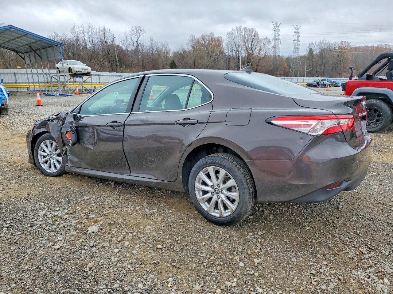 2019 Toyota Camry L - Фото 2