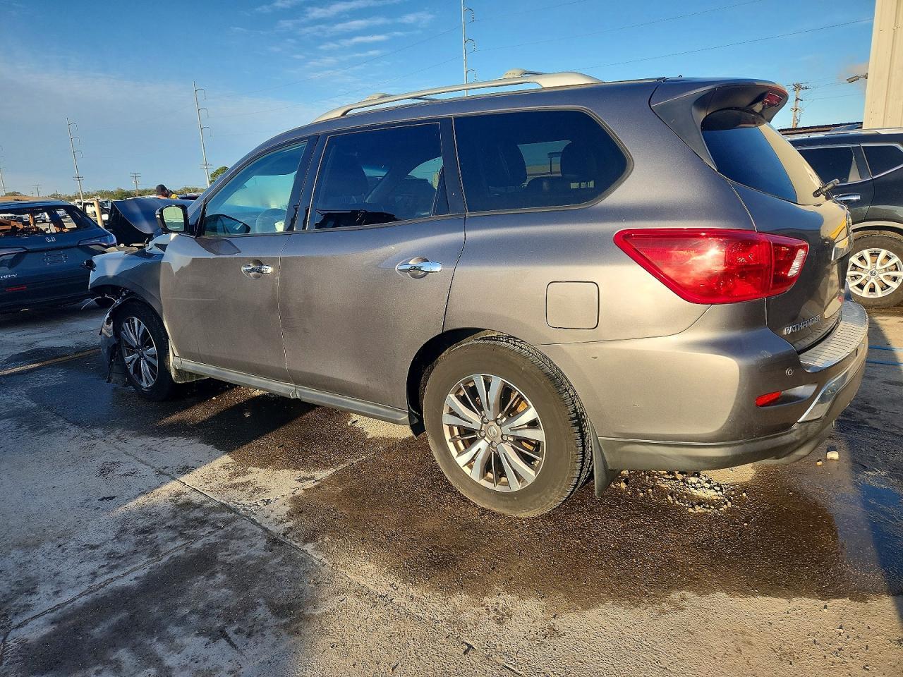 2017 Nissan Pathfinder S - Фото 2