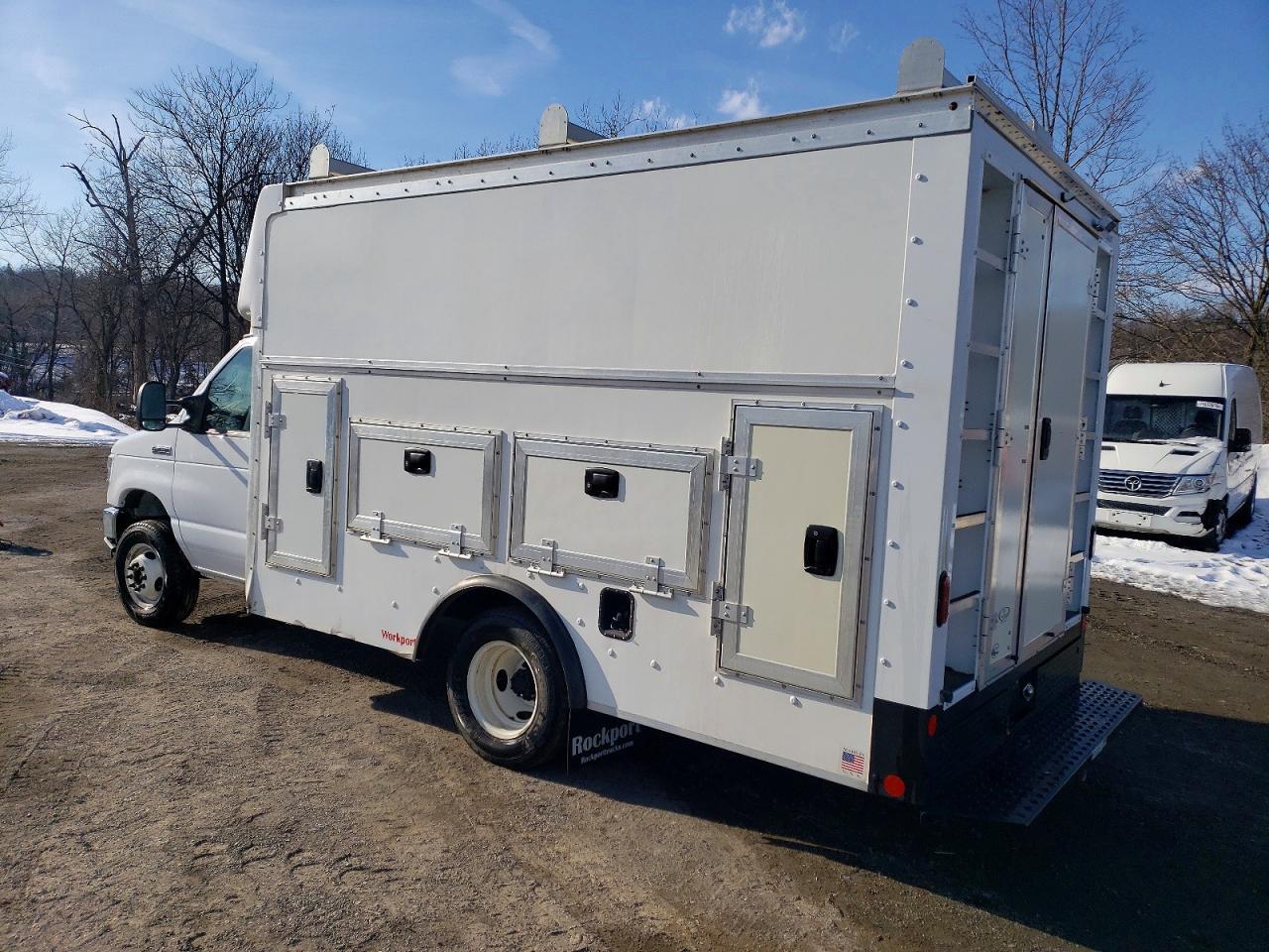 2025 Ford Econoline E350 Utility Van - Фото 2