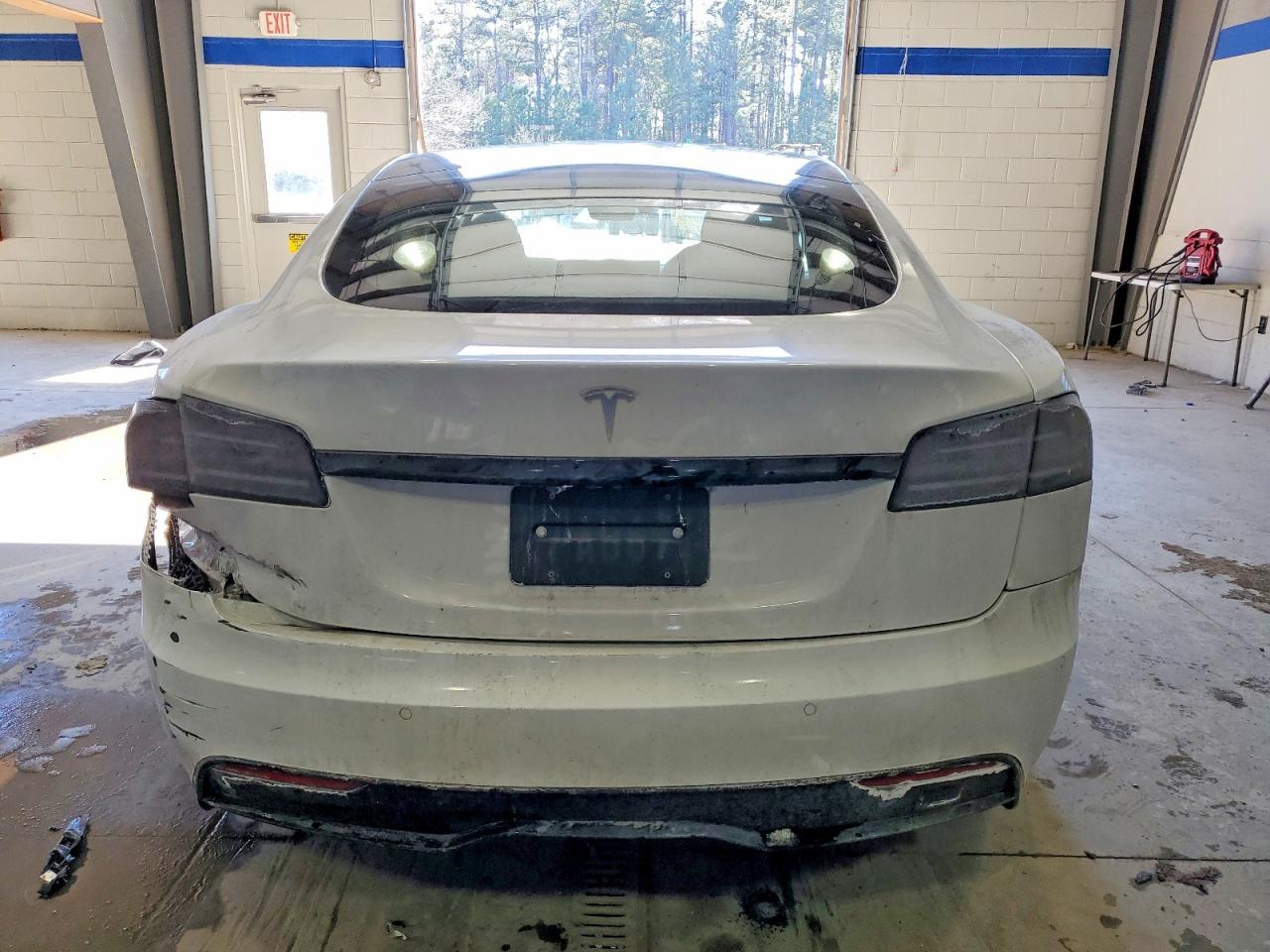 2022 Tesla Model S - Image 6