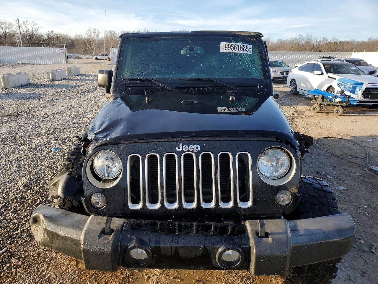 2016 Jeep Wrangler Unlimited Sahara - Image 5