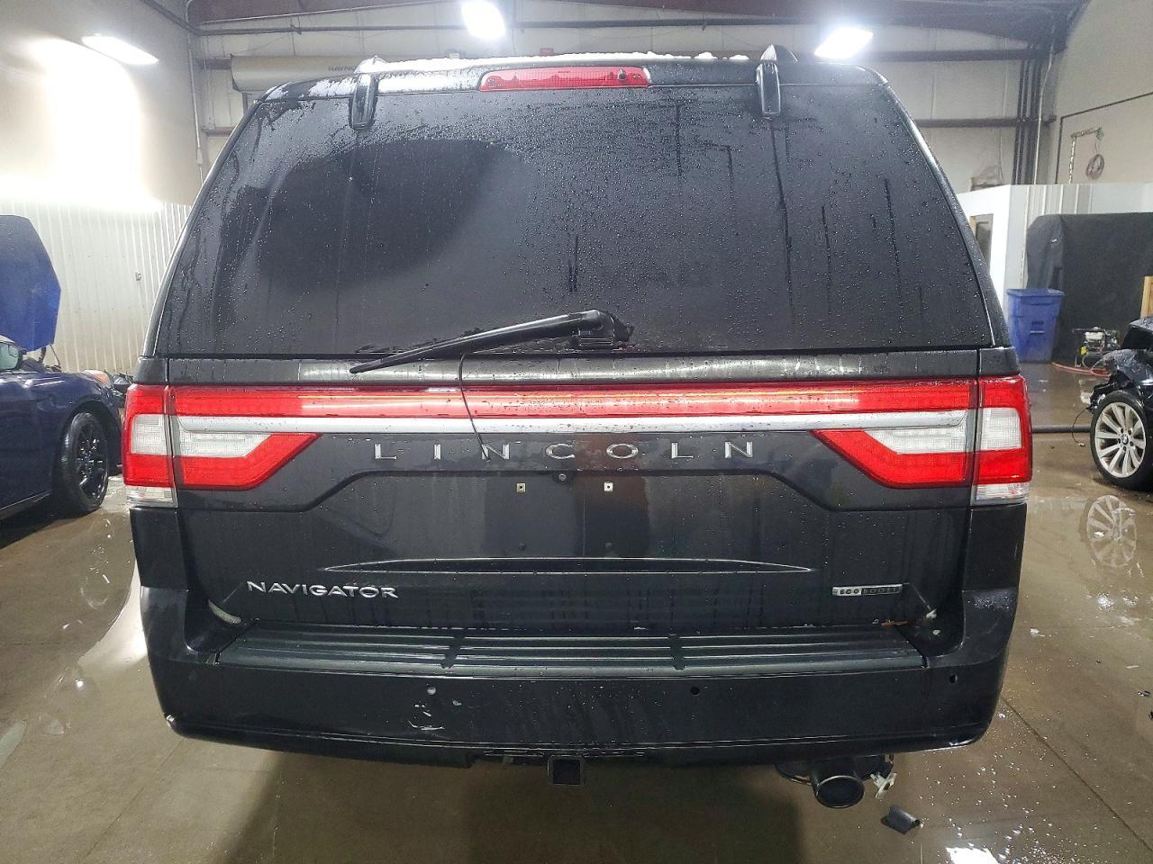 2015 Lincoln Navigator - Image 6