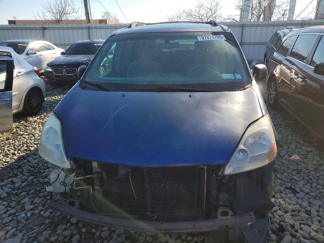 2004 Toyota Sienna Ce - Image 5